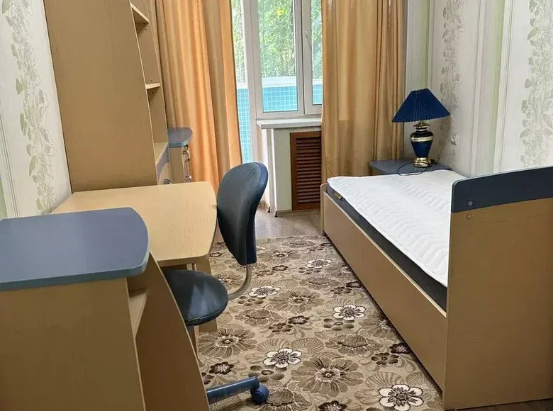 Sotiladi 4 xonali kvartira, 130 m², 3/4 qavat — Yakkasaroy tumani