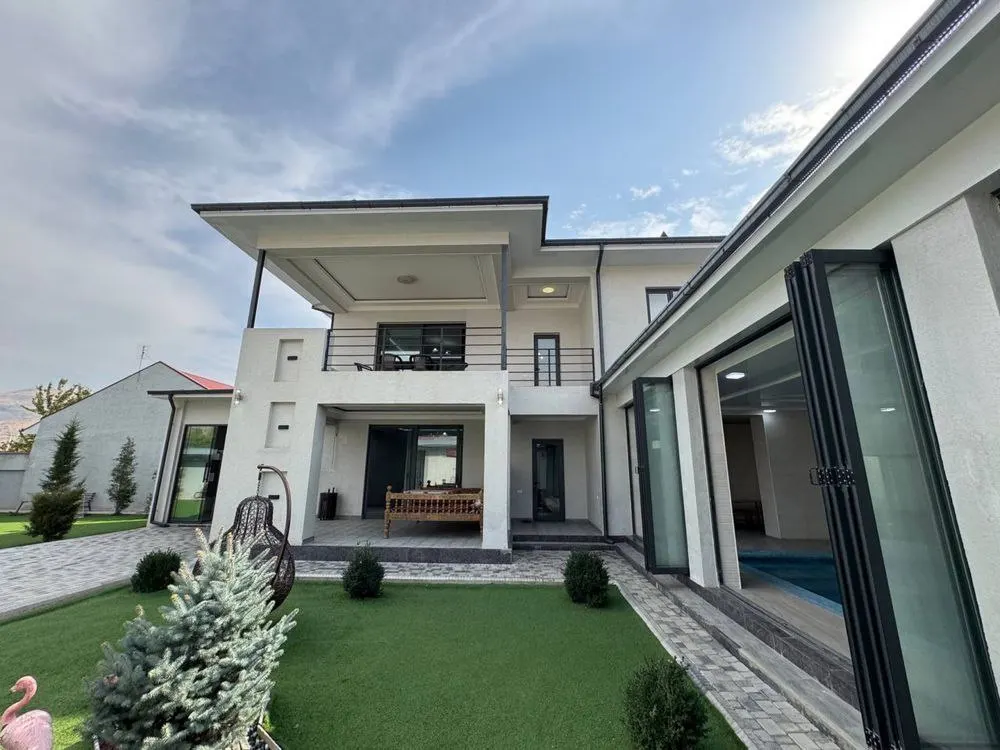 Ижарага берилади 6 хонали ҳовли уй, 8 сотих, 400 м², 3 қаватли — Яшнобод тумани