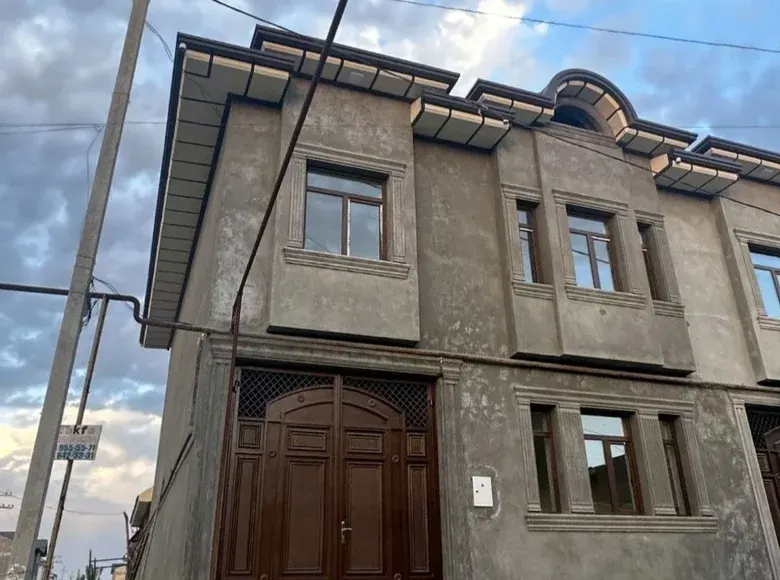 Sotiladi 5 xonali hovli uy, 1.7 sotix, 170 m², 2/2 qavat — Toshkent shahri
