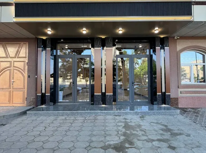 Sotiladi tijorat binosi, 80 m² — Yakkasaroy tumani