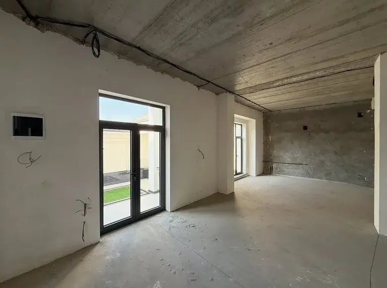 Сотилади 6 хонали ҳовли уй, 640 м² — Чилонзор тумани