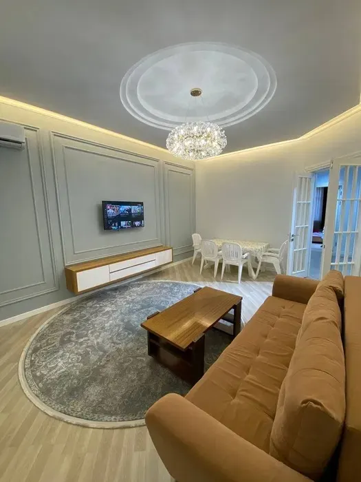 Сдаётся 3-комнатная квартира, 95 м², 1/7 этаж — Яккасарайский район