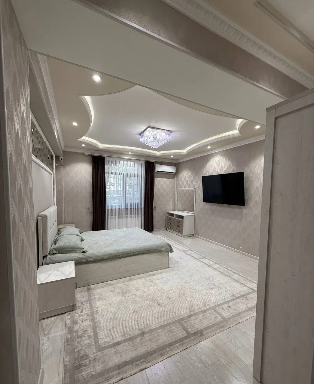Sotiladi 3 xonali kvartira, 130 m², 1/9 qavat — Yakkasaroy tumani