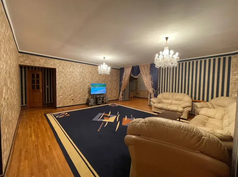 Сотилади 4 хонали квартира, 150 м², 4/5 қават — Мирзо Улуғбек тумани
