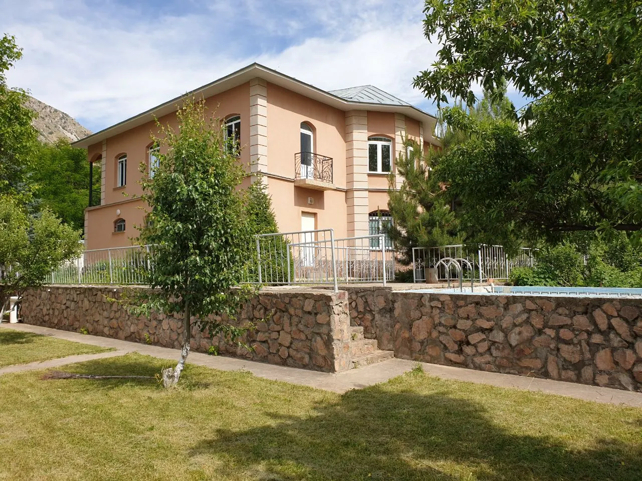 Продаётся 6-комнатный дом, 25 сот., 600 м² — Ташкентская область